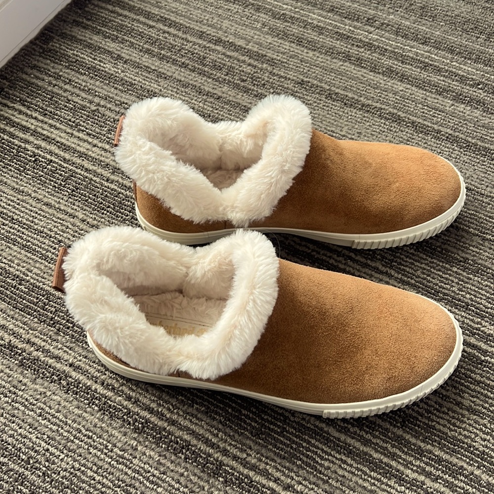 Timberland fuzzy warm shoes, size 8